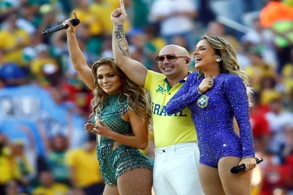 Críticas para Pitbull, J-Lo y Claudia Leitte!
